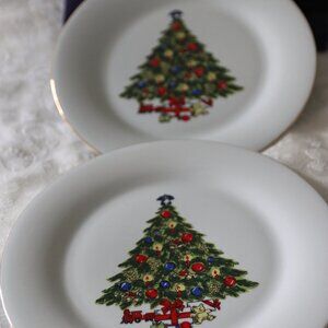 Sea Gull Fine China Trisa Christmas Dinner Plates with Gold Trim Discontinued